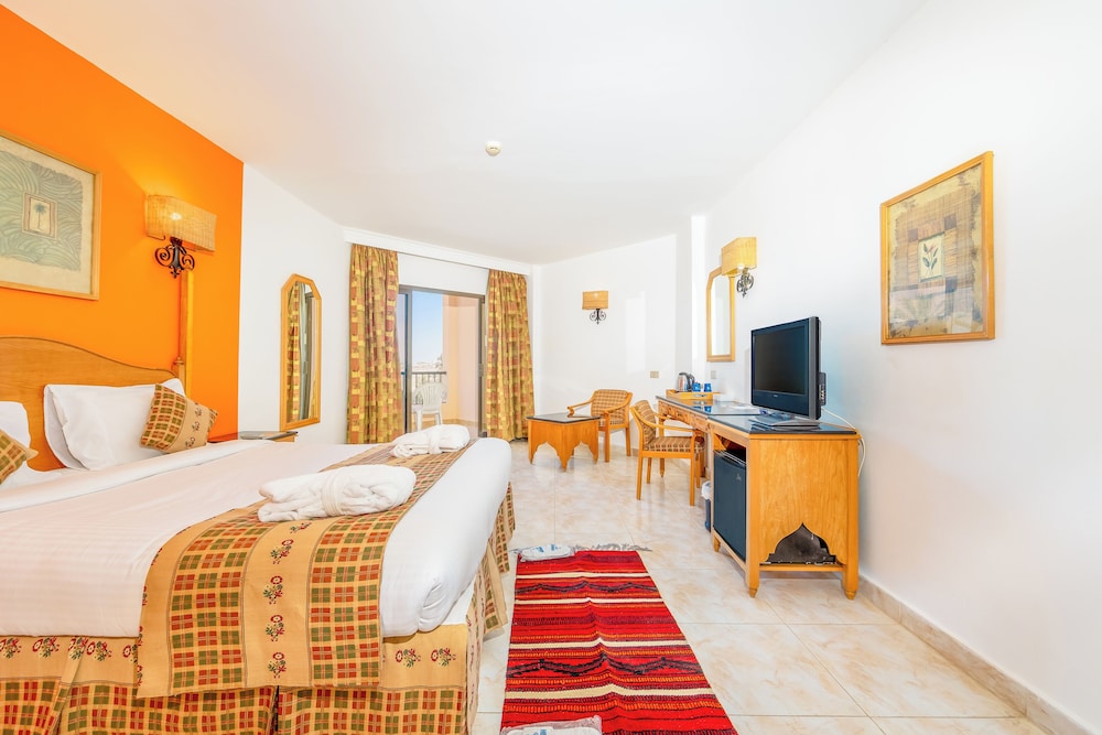 Classic Double or Twin Room, Garden View - Photo 2