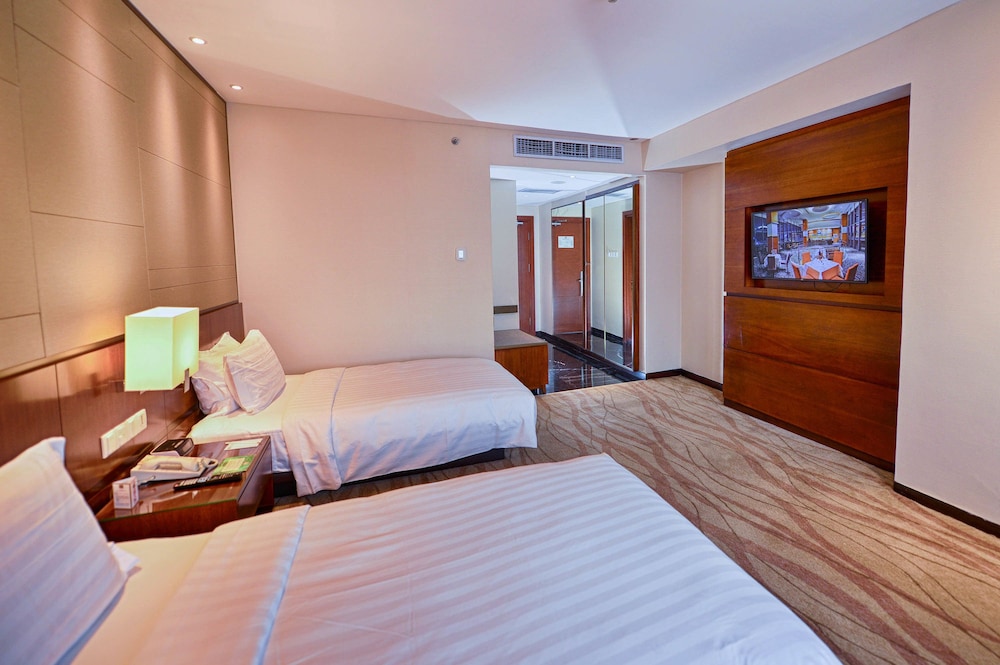 Grand Deluxe Room, Twin Bed photo 3