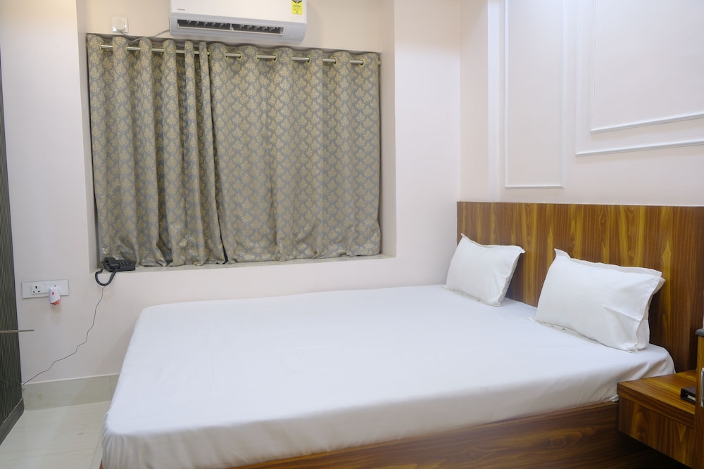 Club Room, 1 King Bed photo 2