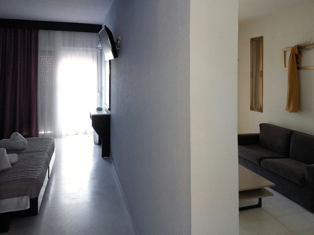 Family Room (2 spaces) photo 1