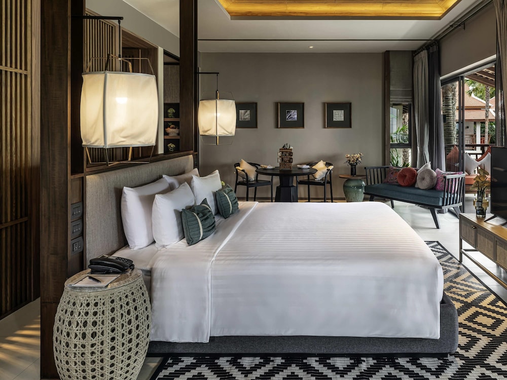 Deluxe Suite, 1 King Bed with Sofa bed photo 3