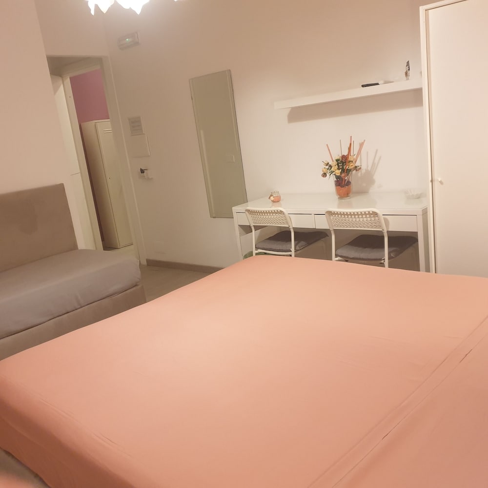 Deluxe Double or Twin Room (#4)