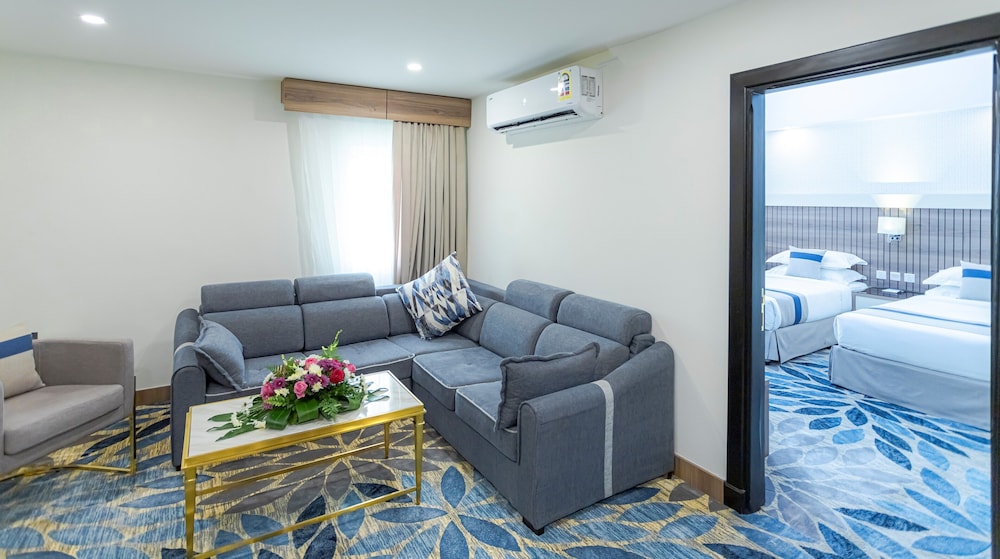 Deluxe Suite photo 2