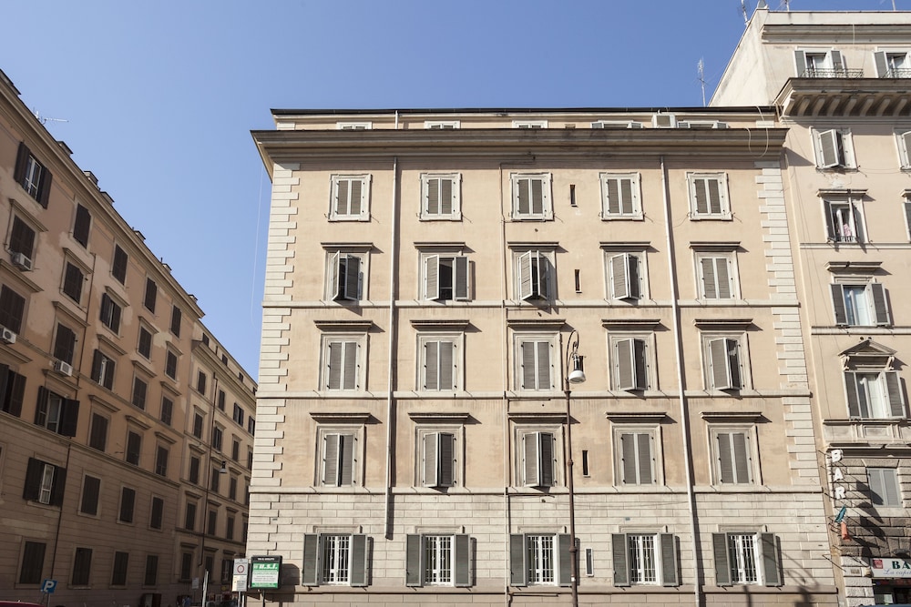 Single Room, Annex Building (Via Carlo Cattaneo, 26) photo 3
