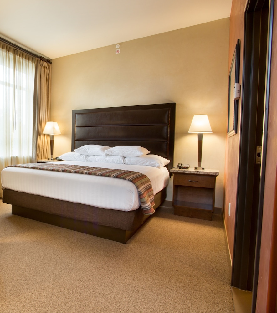 Deluxe Room, 1 King Bed, Refrigerator & Microwave (Upper Floor, Terrace) photo 2