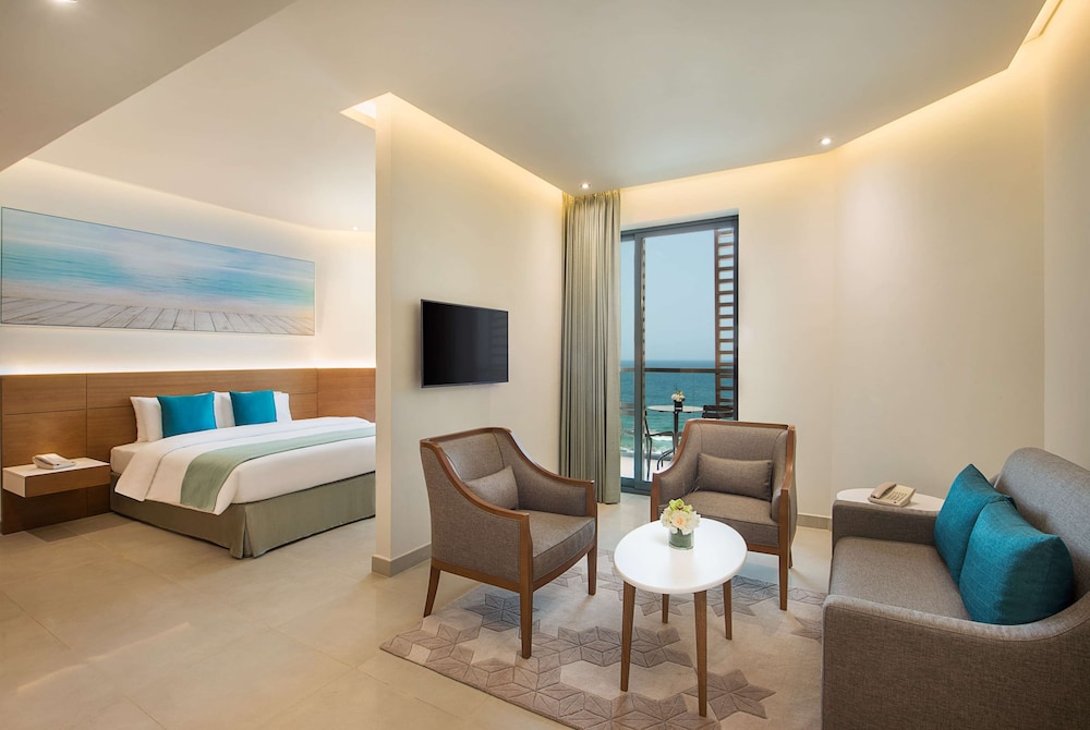 Suite, 1 King Bed, Non Smoking, Sea View