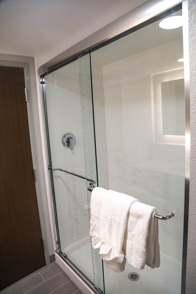 Room, 2 Queen Beds, Accessible (Hearing) - Photo 4
