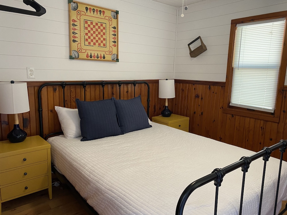Gladstone Cabin #10