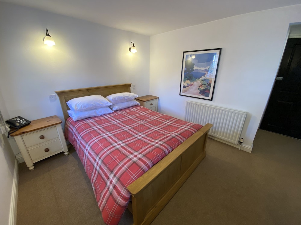Standard Double Room, Ensuite - Photo 7