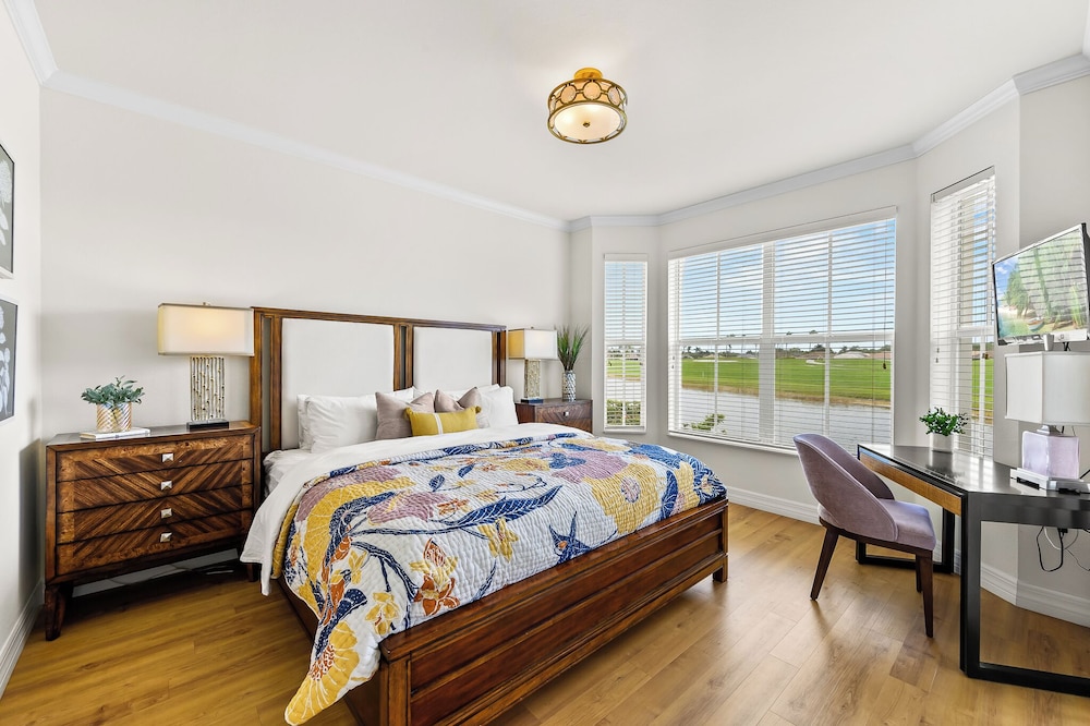 Deluxe Condo, 2 Bedrooms, Golf View, Lakeside photo 1