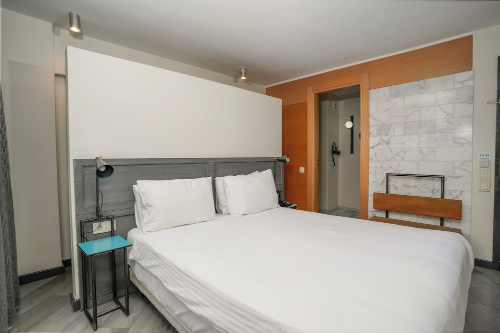 Deluxe Room, City View photo 3