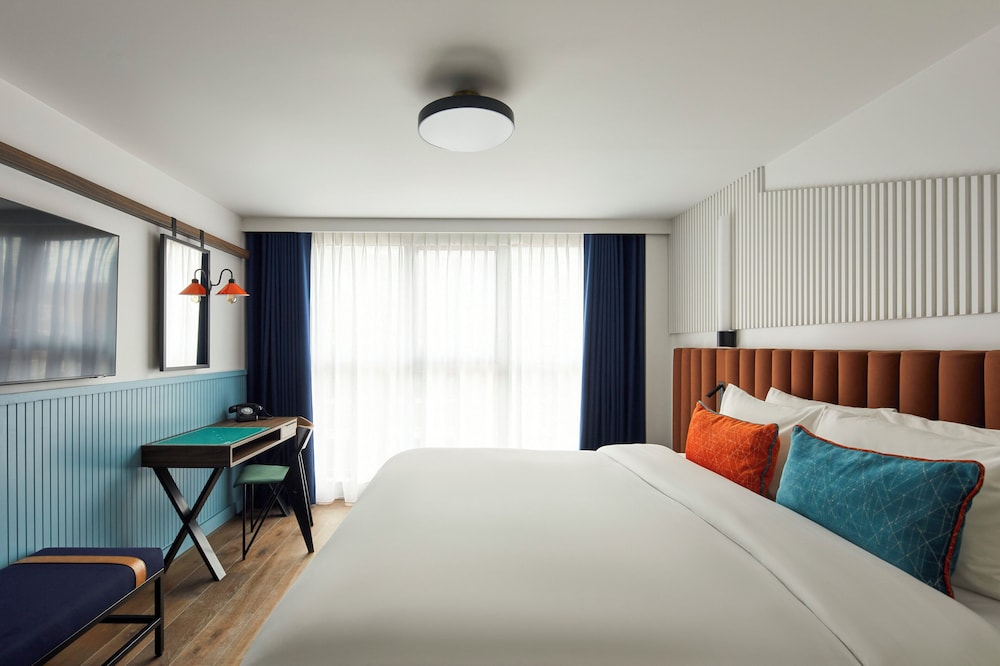 Standard Room, 1 Queen Bed, Accessible photo 1
