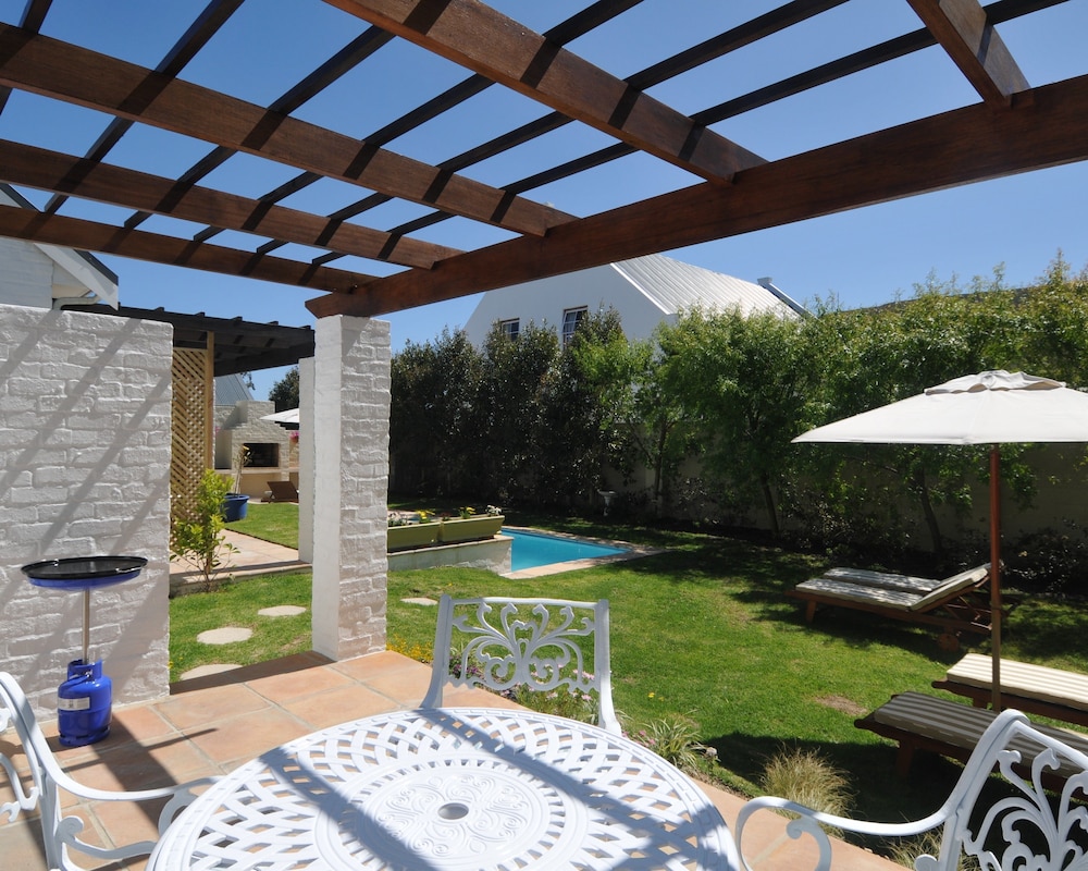 Family Suite, 1 Bedroom, Non Smoking, Pool View photo 3
