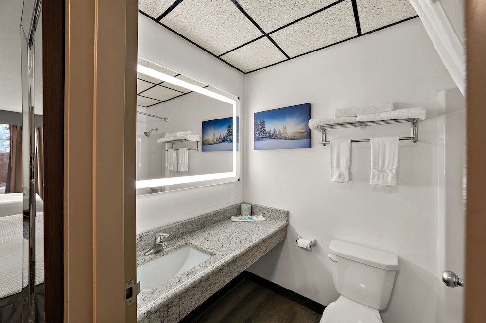 Standard Room, 2 Queen Beds, Non Smoking - Photo 6