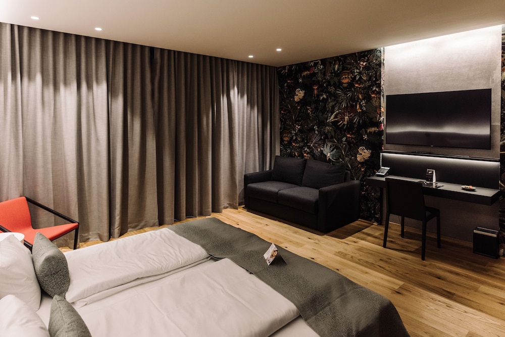 Luxury Studio Suite, 1 King Bed with Sofa bed