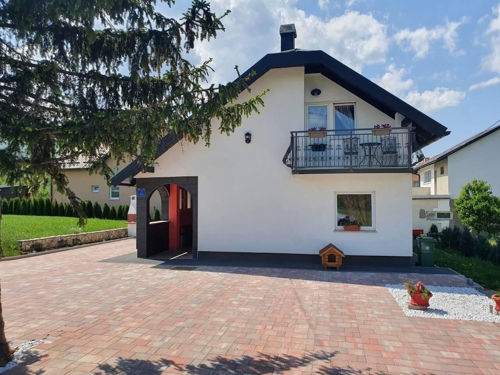 Villa photo 3