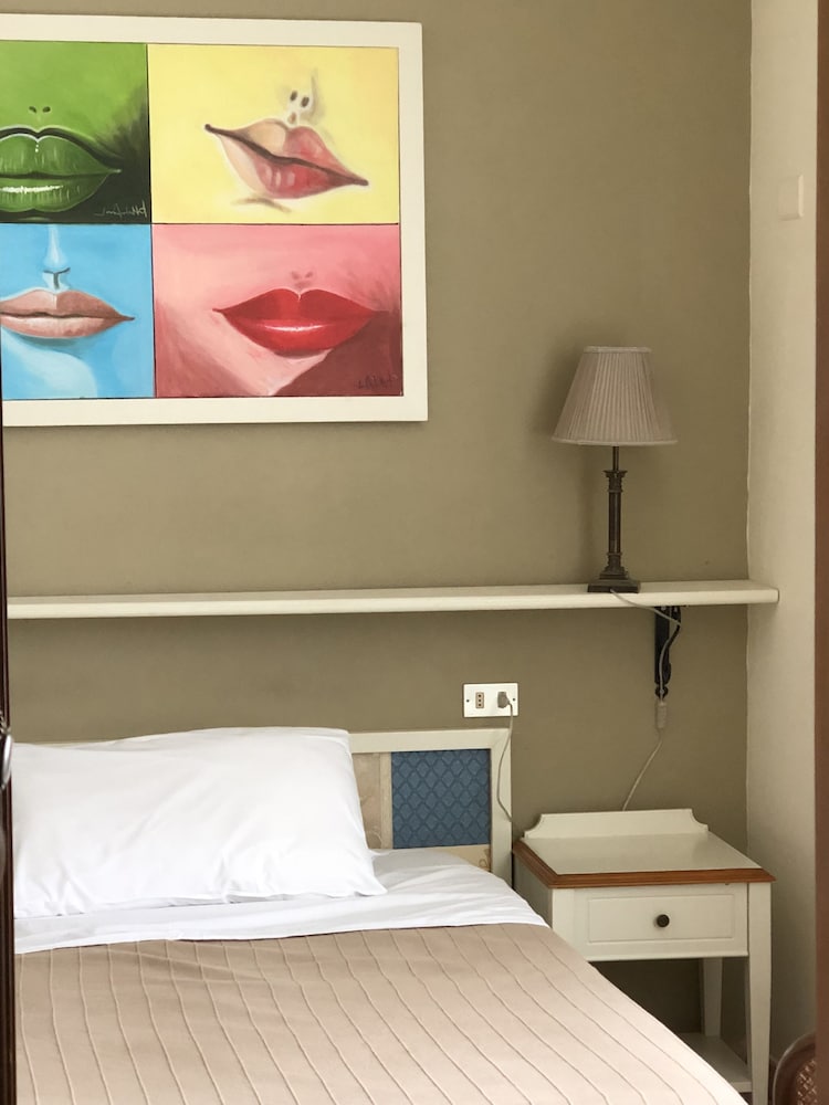 Standard Single Room - Photo 9