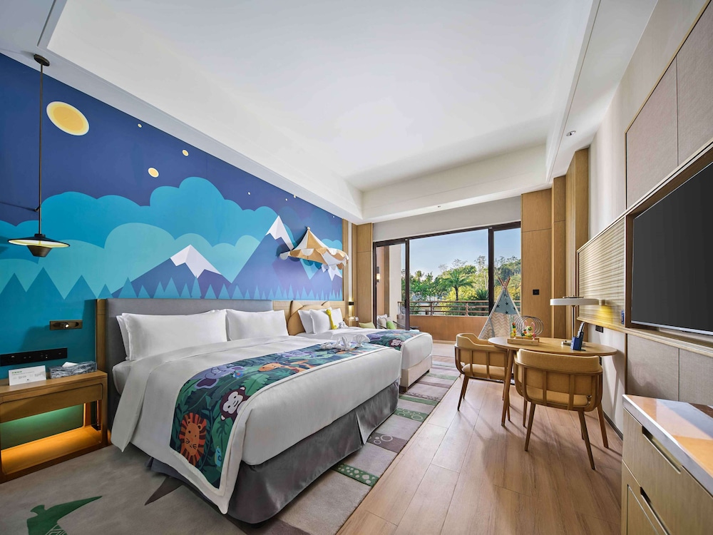 Family Room, 1 King Bed, Balcony