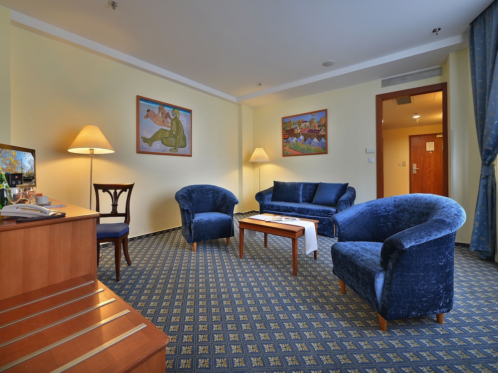 Suite, 1 King Bed, Non Smoking