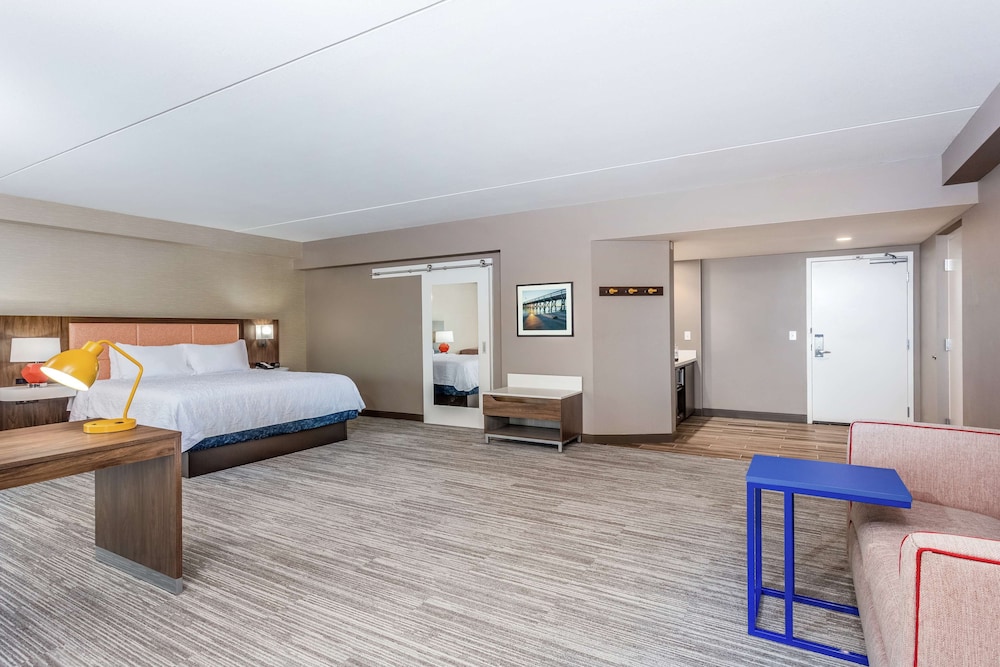 Suite, 1 King Bed, Refrigerator & Microwave (Wet bar) - Photo 2