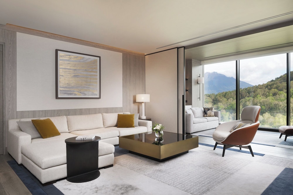 Signature Suite