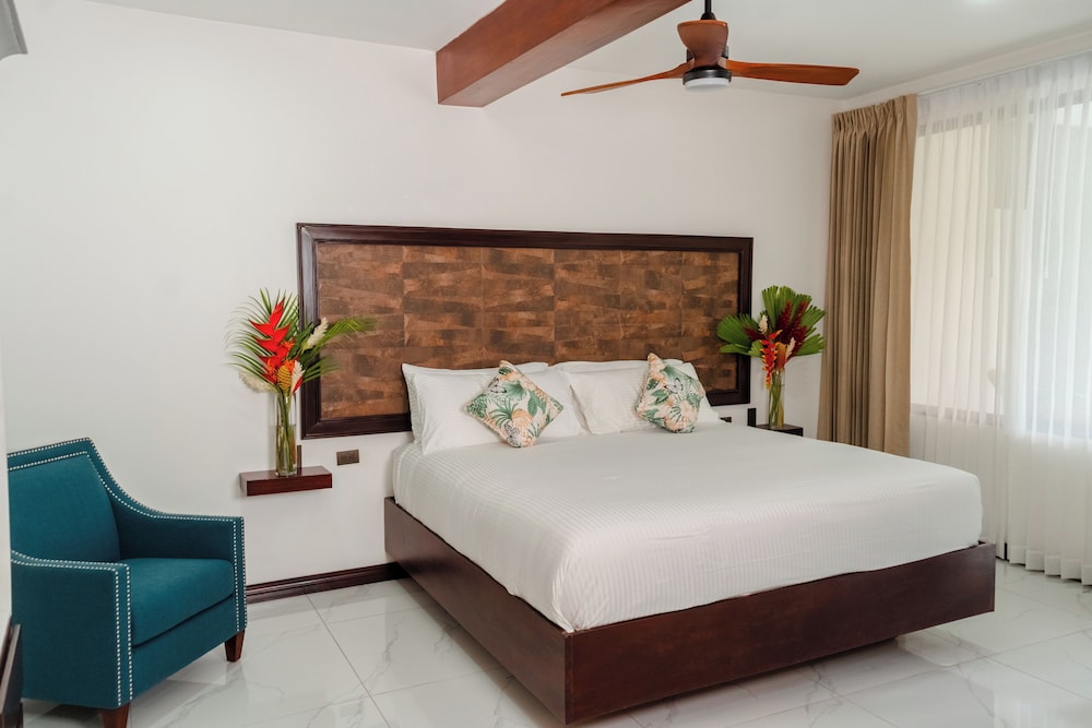 Superior Room, 1 King Bed, Valley View