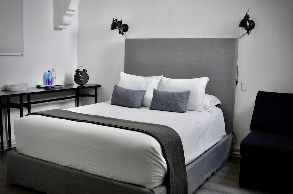 Single Room, 1 Queen Bed