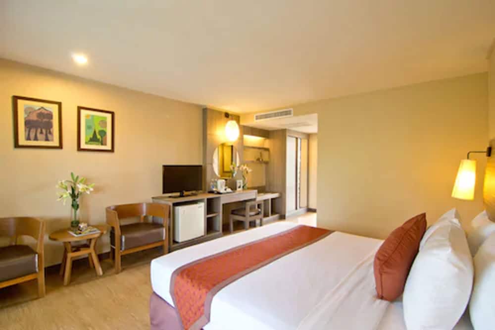 Superior Room, Pool View - Photo 6