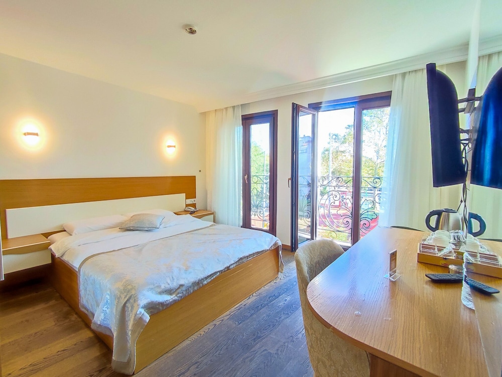 Standard Double Room, Partial Sea View photo 1