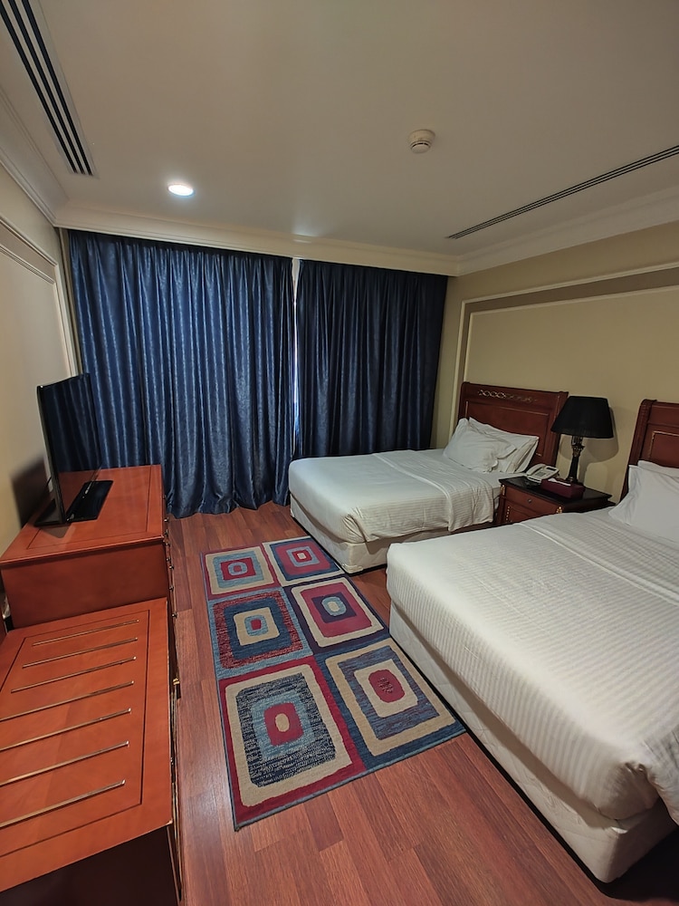 Royal Suite, 3 Bedrooms photo 2