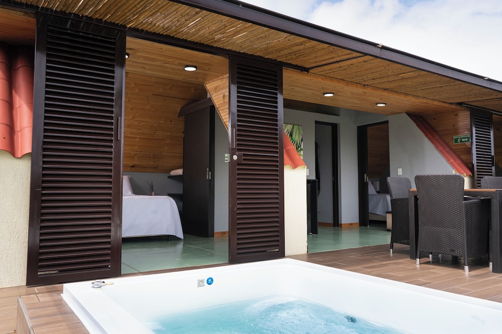 Comfort Cabin, Balcony, Mountain View photo 3