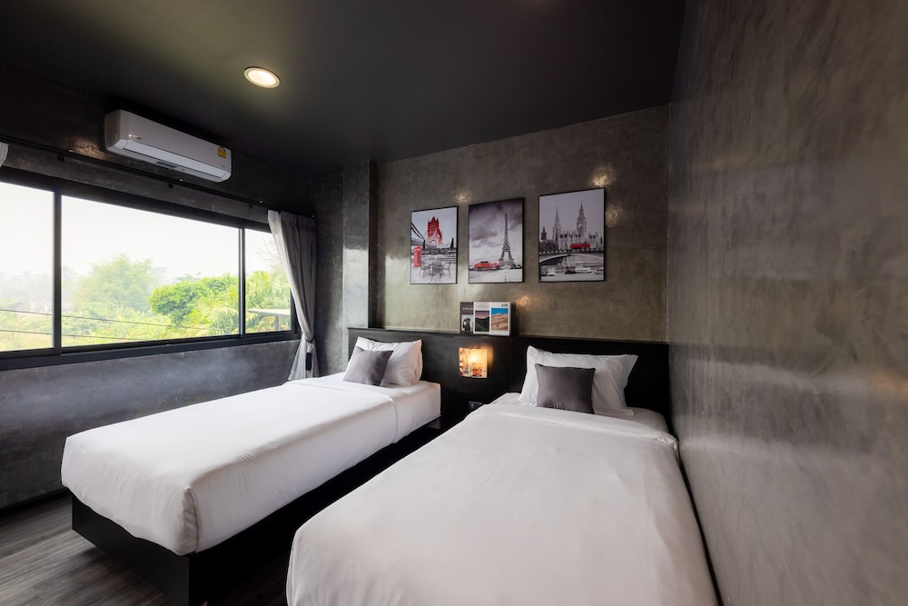 Standard Twin Room - Photo 10