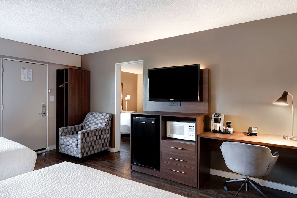 Upgraded, Room, Multiple Beds, Non Smoking - Photo 1