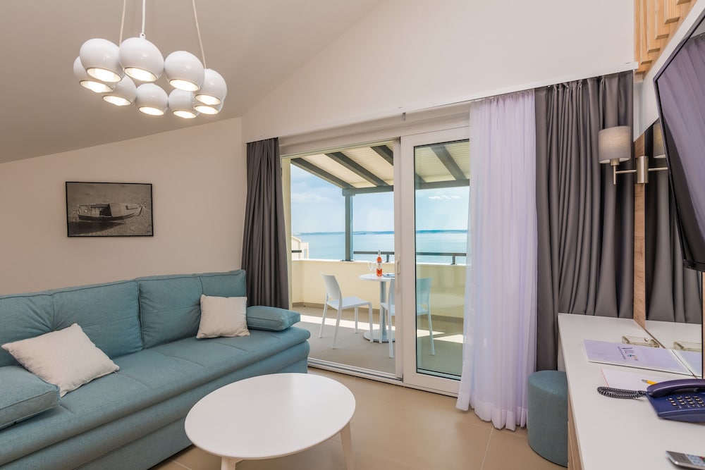Standard Apartment, 1 Bedroom, Annex Building photo 3