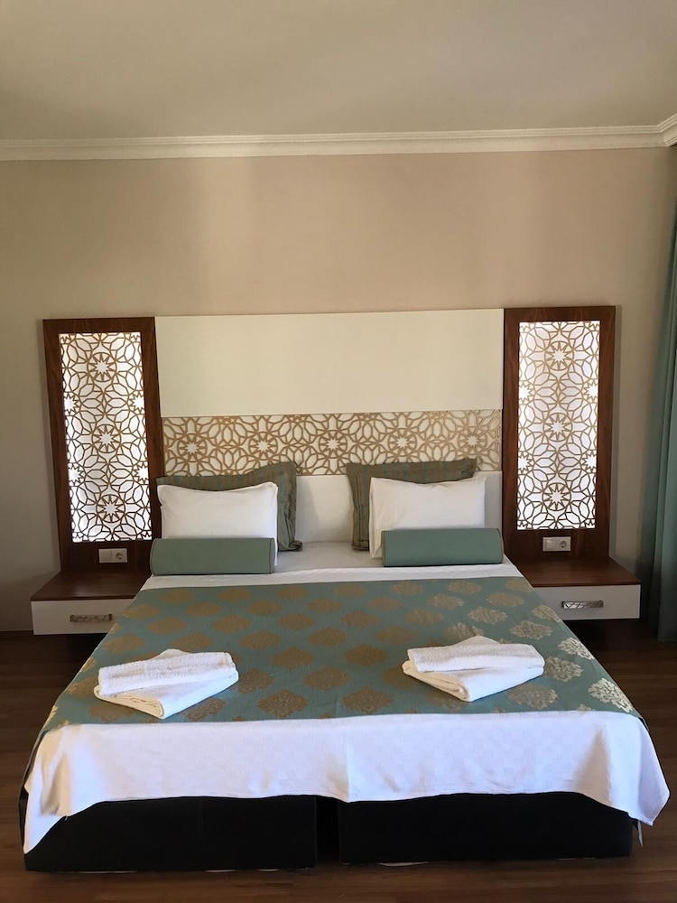 Honeymoon Suite