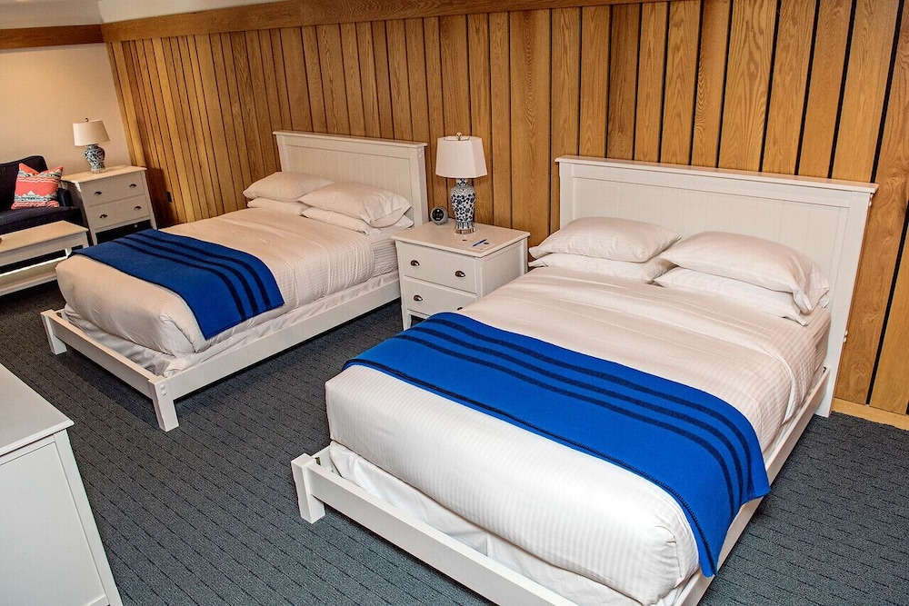 Deluxe Room, 2 Queen Beds photo 2