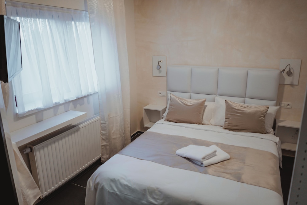 Standard Double Room - Photo 6
