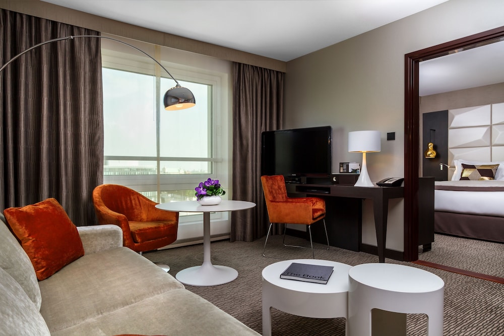 Junior Suite, 1 King Bed with Sofa bed (Separate Living room) - Photo 2