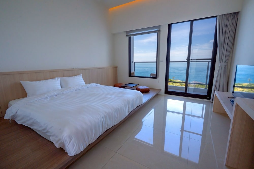 Panoramic Double Room, 1 Queen Bed, Ocean View photo 3