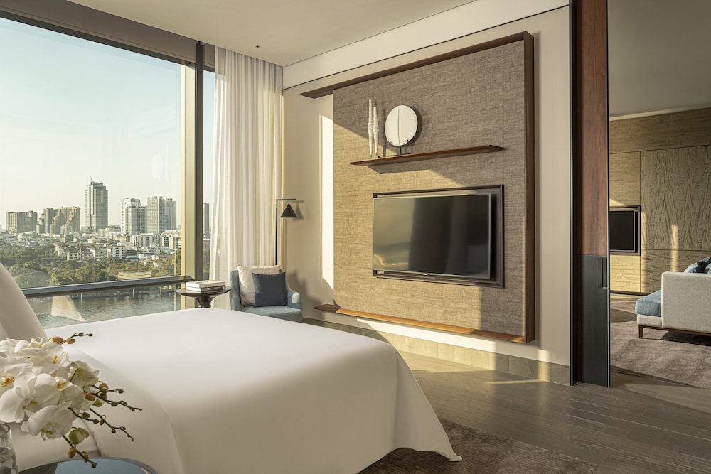 Four Seasons Executive Suite