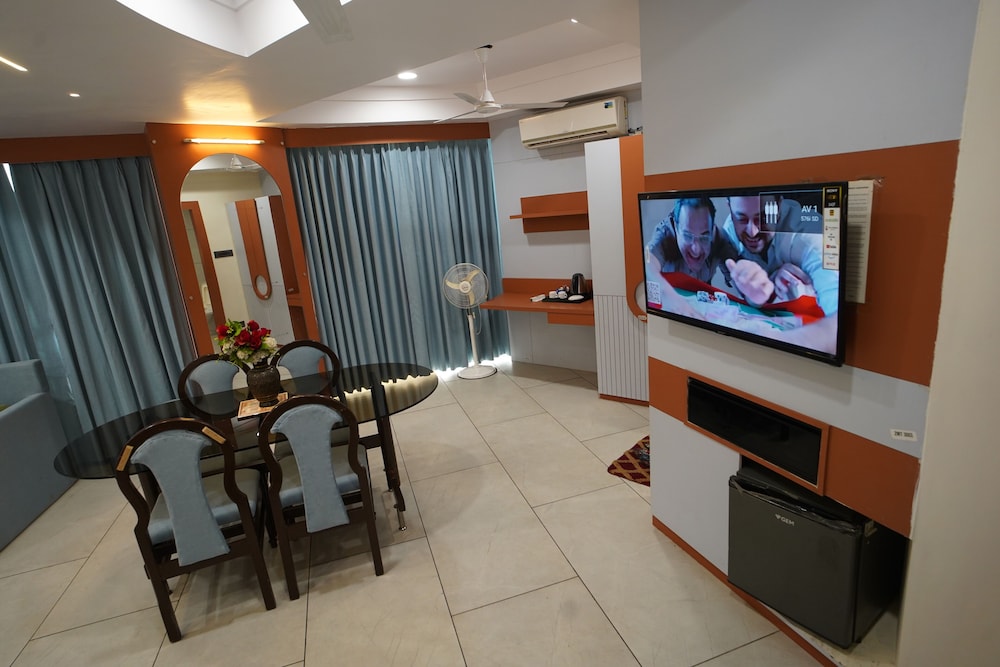Suite Room - Photo 4