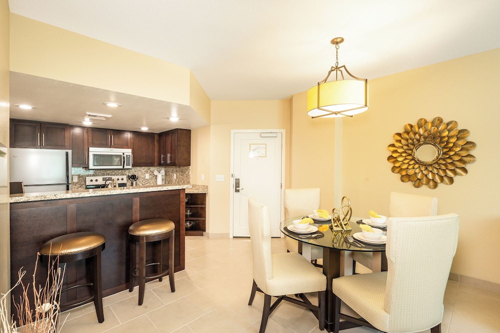 One Bedroom Suite thumbnail 6