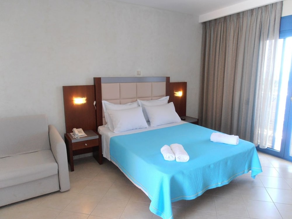 Superior Triple Room, Garden View photo 1