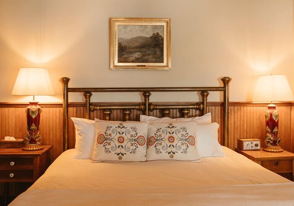 Standard Room, 1 King Bed photo 2