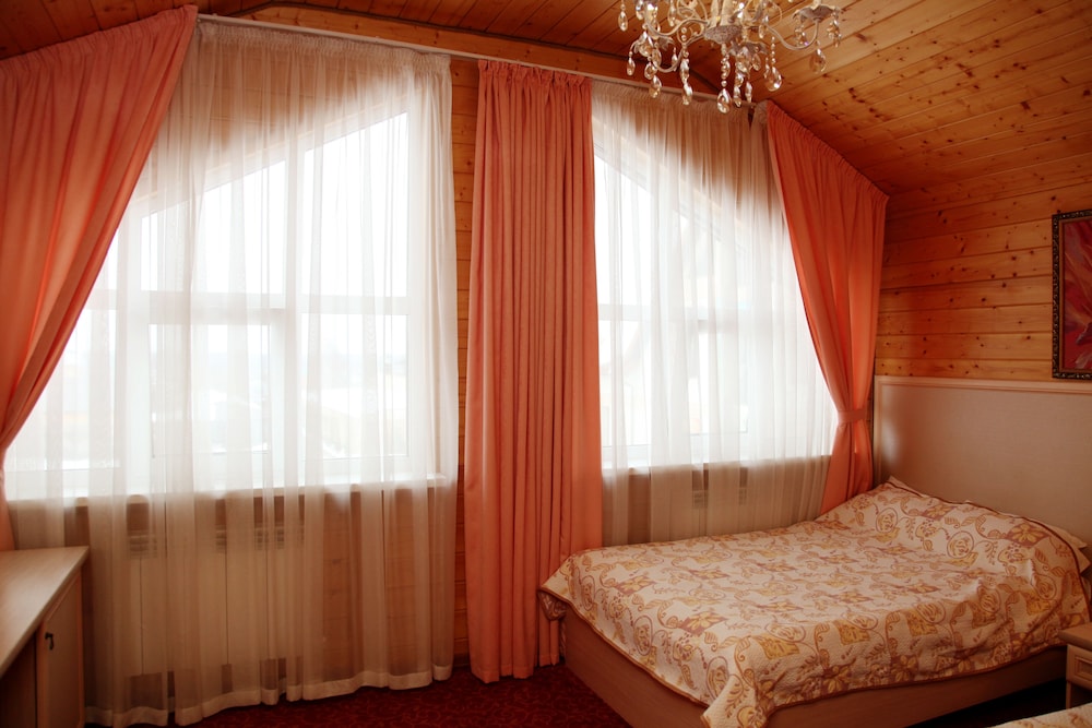Standard Twin Room (Wooden Cottage) photo 2