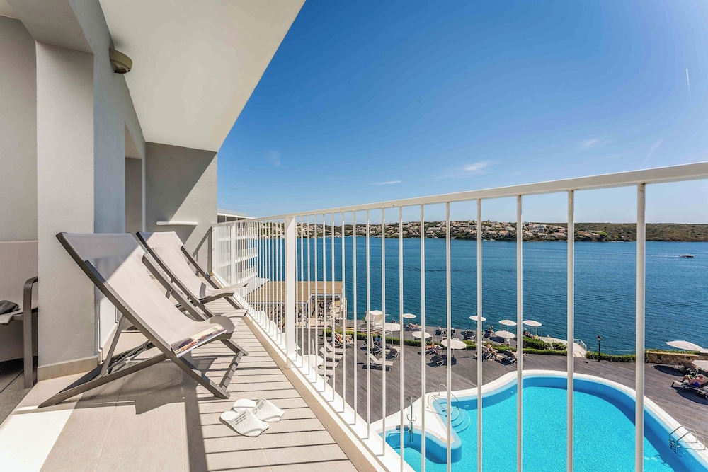 Suite con Vista al Mar y a la Piscina