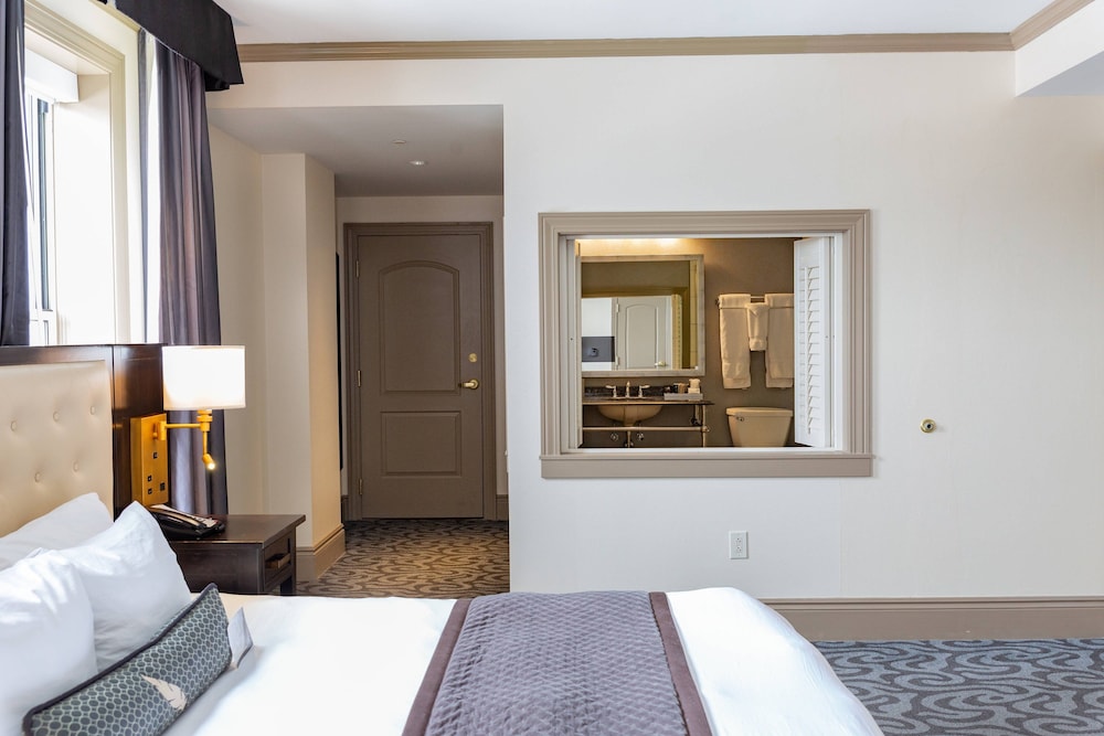 Room, 1 King Bed, City View - Photo 5