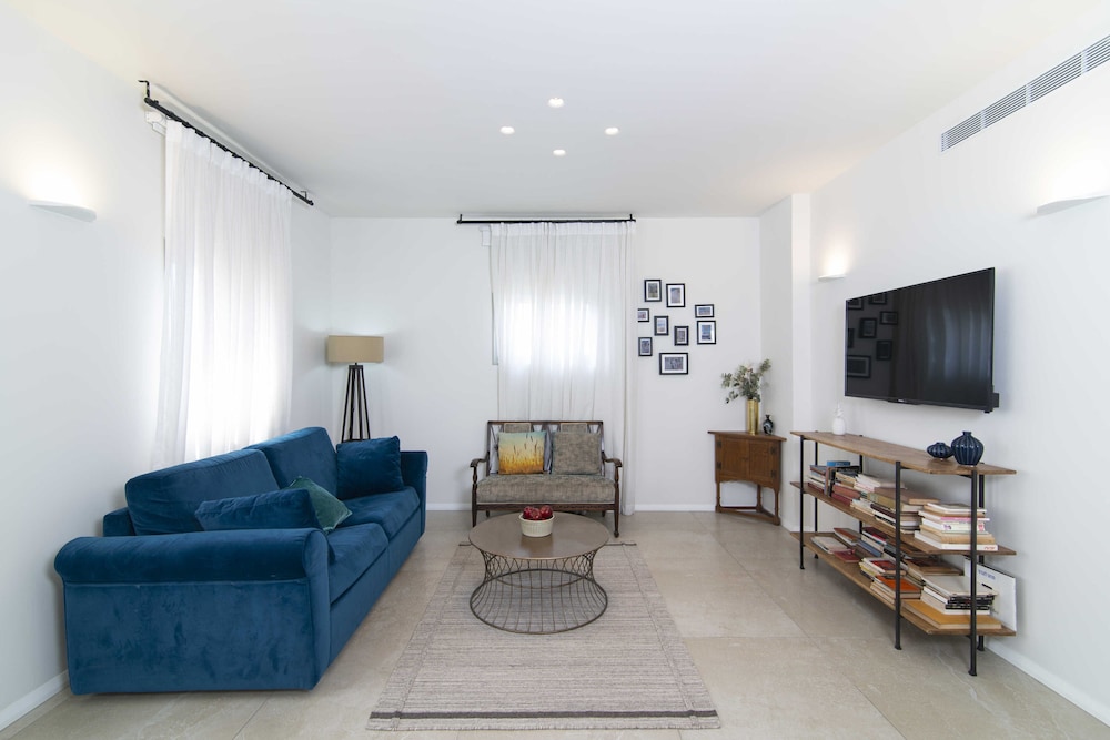 Executive Condo, Multiple Beds, City View