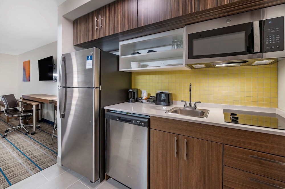 Suite, Multiple Beds, Non Smoking - Photo 4