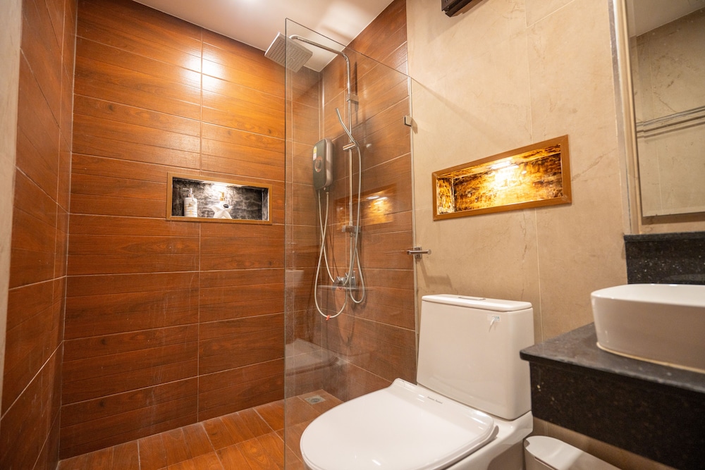 Deluxe Twin Room, Pool View photo 3